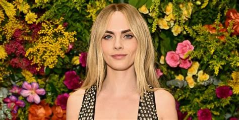 Cara Delevingne just posed totally naked...apart from this it bag